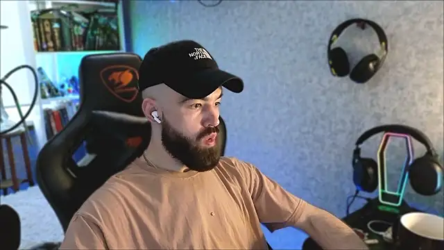 Snapshot of _Mostly_ chatting on March 7, 2026, 4:42 am Mostly online show from March 7, 2026, 4:42 am