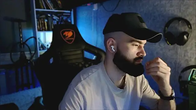 Snapshot of _Mostly_ chatting on March 11, 2026, 6:03 pm Mostly online show from March 11, 2026, 6:03 pm