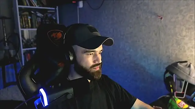 Snapshot of _Mostly_ chatting on April 1, 2026, 10:51 pm Mostly online show from April 1, 2026, 10:51 pm