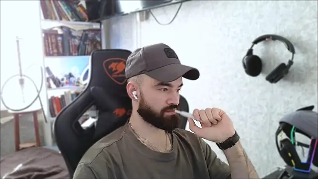 Snapshot of _Mostly_ chatting on April 9, 2026, 7:25 am Mostly online show from April 9, 2026, 7:25 am