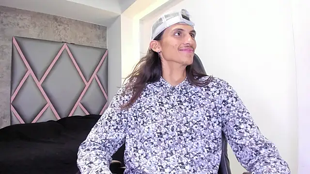 Snapshot of Noha-Smith chatting on February 5, 2026, 4:28 am Noha-Smith online show from February 5, 2026, 4:28 am