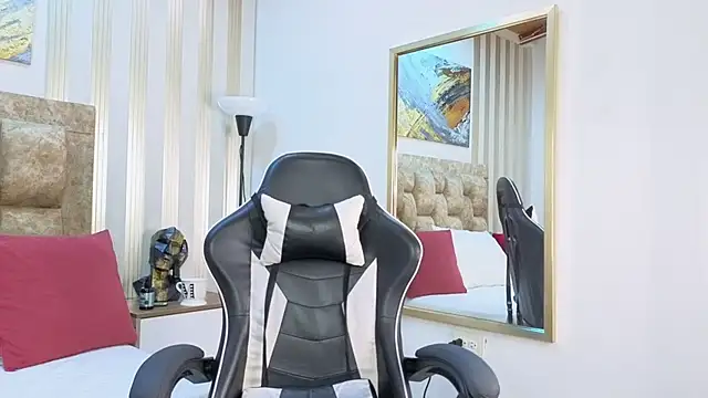 amara queen  online show from March 15, 2026, 12:44 pm