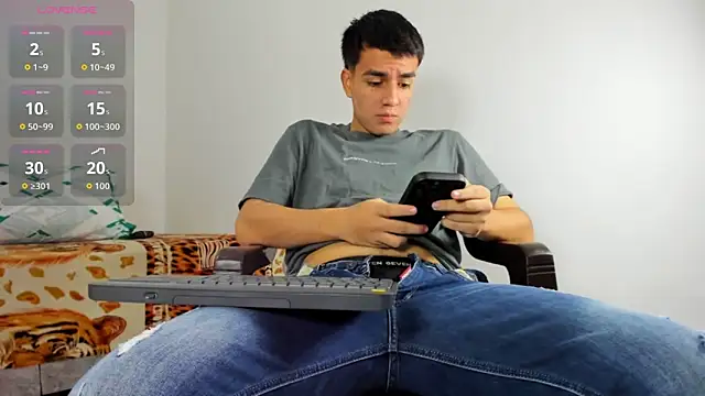 david hot08 online show from February 25, 2026, 3:27 am