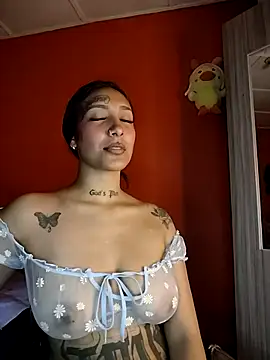 Snapshot of Scarlethh_24 chatting on February 26, 2026, 9:25 pm Scarlethh 24 online show from February 26, 2026, 9:25 pm