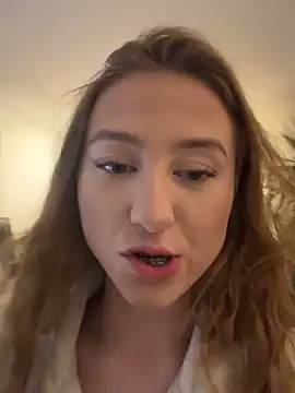 Snapshot of romyxxs chatting on February 24, 2026, 10:41 pm romyxxs online show from February 24, 2026, 10:41 pm