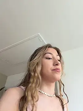 romyxxs online show from May 14, 2026, 10:22 am