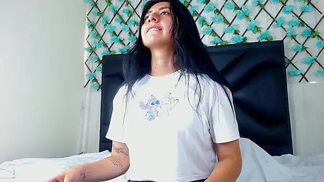 EmmaWilliamss4 online show from February 11, 2026, 3:39 pm