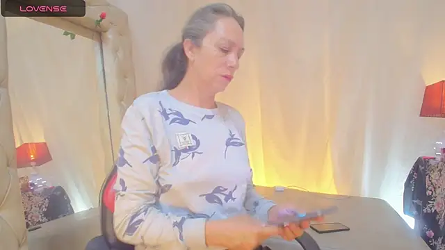 laurasofia45 online show from July 11, 2026, 10:51 am