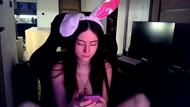 Snapshot of karlaluuvv chatting on April 3, 2026, 5:55 pm karlaluuvv online show from April 3, 2026, 5:55 pm