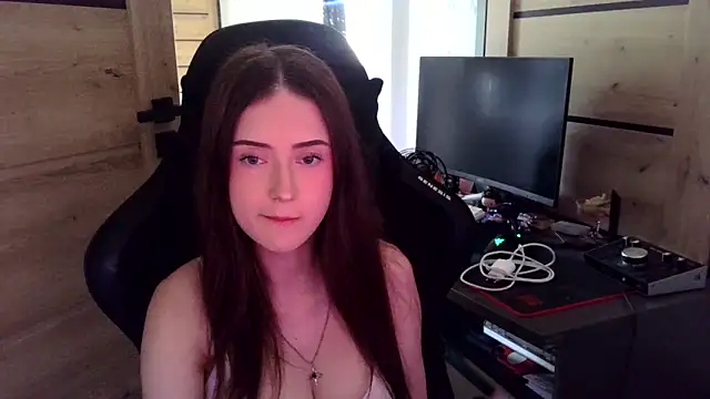 Snapshot of karlaluuvv chatting on April 10, 2026, 2:22 pm karlaluuvv online show from April 10, 2026, 2:22 pm