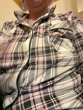 lickablelynn87 online show from February 4, 2026, 2:39 am