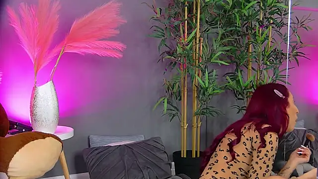 CrystalRedd online show from April 14, 2026, 4:18 am