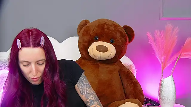 CrystalRedd online show from April 15, 2026, 4:30 am