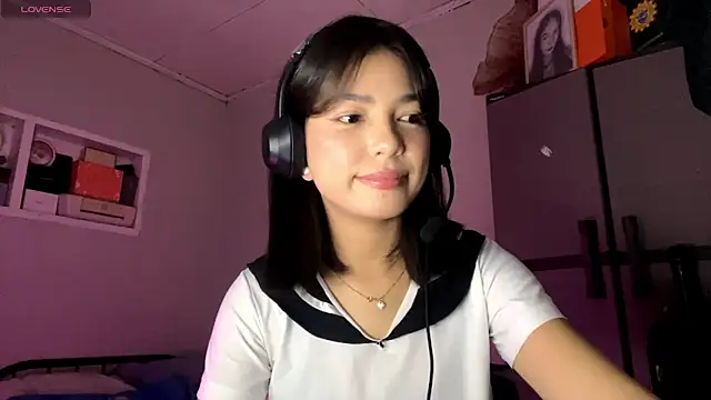 ConstancePorrini online show from February 3, 2026, 3:28 pm