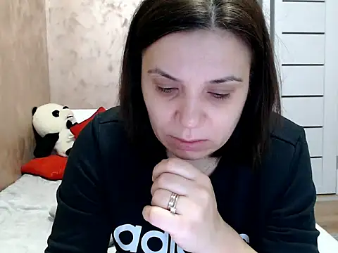 LorraGrey online show from February 9, 2026, 6:50 am