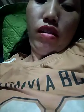 hot-luna- online show from April 16, 2026, 12:39 pm