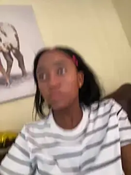 Snapshot of Amari_26 chatting on February 15, 2026, 6:10 am Amari 26 online show from February 15, 2026, 6:10 am