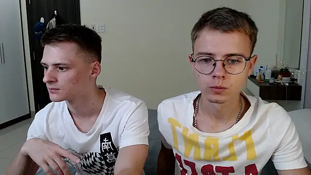 NikiKerryCum online show from April 9, 2026, 2:00 pm