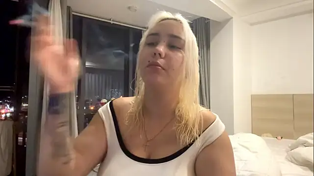 Snapshot of LuxureMia chatting on February 16, 2026, 3:08 pm LuxureMia online show from February 16, 2026, 3:08 pm