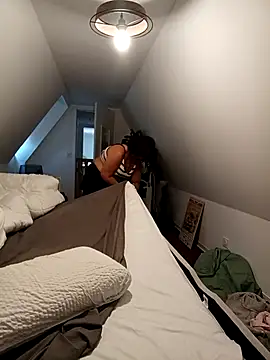 pulpeuse64 online show from April 14, 2026, 8:09 am