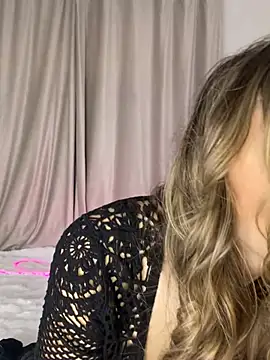 Alyxra online show from February 9, 2026, 8:18 am