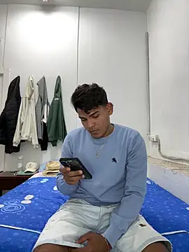 Snapshot of DavShi chatting on February 9, 2026, 8:13 pm DavShi online show from February 9, 2026, 8:13 pm