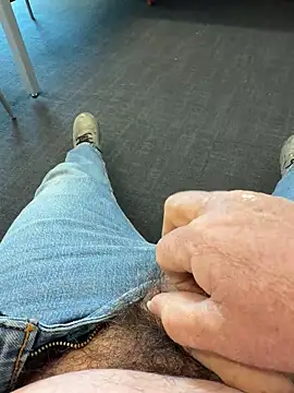 yolanda339 online show from April 9, 2026, 2:33 pm