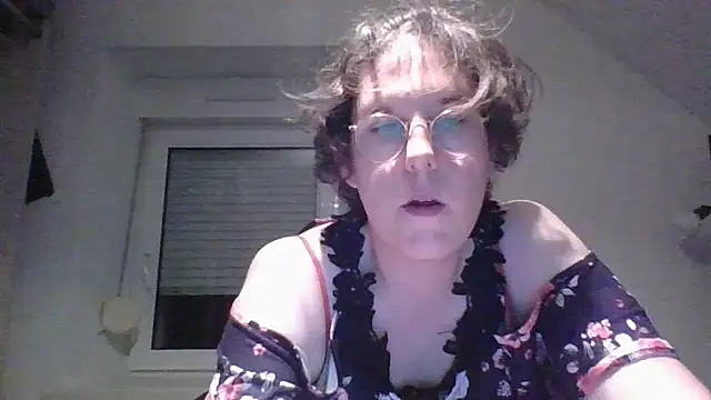 Snapshot of OIseauNoir88 chatting on April 9, 2026, 7:08 pm OIseauNoir88 online show from April 9, 2026, 7:08 pm