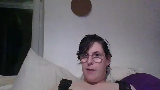 Snapshot of OIseauNoir88 chatting on April 10, 2026, 7:51 pm OIseauNoir88 online show from April 10, 2026, 7:51 pm