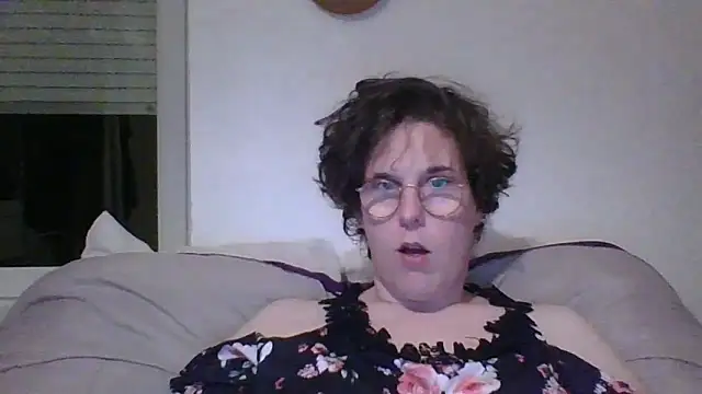Snapshot of OIseauNoir88 chatting on April 22, 2026, 7:59 pm OIseauNoir88 online show from April 22, 2026, 7:59 pm