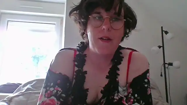 Snapshot of OIseauNoir88 chatting on May 10, 2026, 7:35 am OIseauNoir88 online show from May 10, 2026, 7:35 am