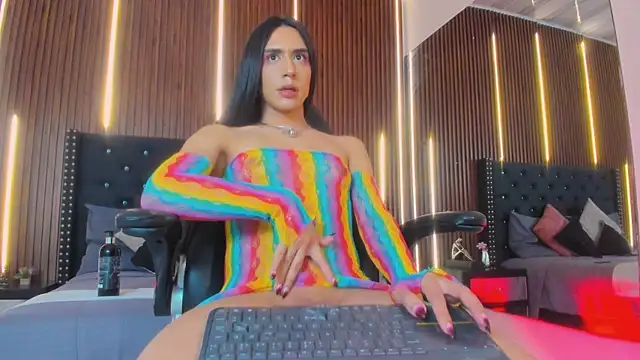 Viannca   online show from April 10, 2026, 4:17 am