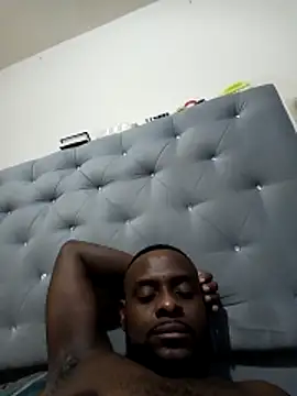 Tuverdugo12 online show from April 12, 2026, 11:10 pm