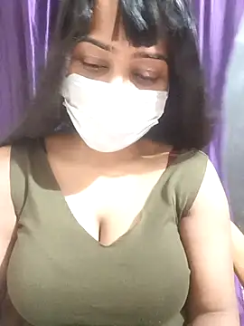 Snapshot of MidnightVibes_ chatting on April 10, 2026, 7:07 pm MidnightVibes online show from April 10, 2026, 7:07 pm