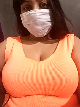 Snapshot of MidnightVibes_ chatting on April 13, 2026, 6:13 pm MidnightVibes online show from April 13, 2026, 6:13 pm