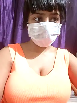 Snapshot of MidnightVibes_ chatting on April 14, 2026, 6:14 pm MidnightVibes online show from April 14, 2026, 6:14 pm