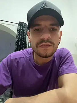 alessand180521 online show from February 11, 2026, 7:52 pm