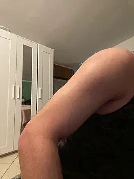 alessand180521 online show from February 14, 2026, 7:32 pm