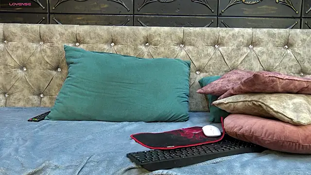 KlaraMuse online show from February 13, 2026, 4:03 pm