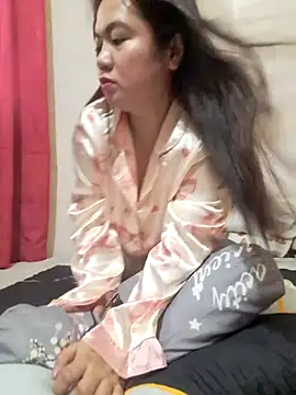 Zyramae 25 online show from March 13, 2026, 4:41 am