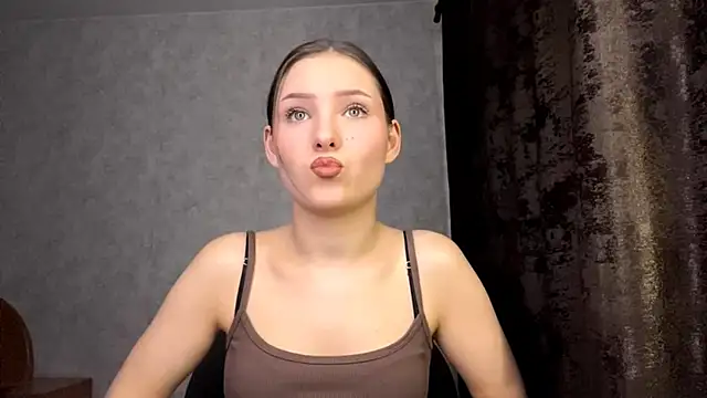 FoxieFlare online show from February 10, 2026, 12:04 am