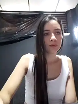 Vaiolletcooper online show from April 10, 2026, 3:28 pm