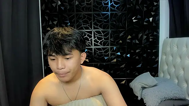 xlovercutietwink online show from April 6, 2026, 4:32 am