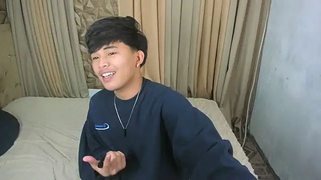 xlovercutietwink online show from April 14, 2026, 4:35 pm
