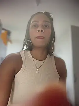 Snapshot of LunaHeat chatting on February 5, 2026, 5:50 pm LunaHeat online show from February 5, 2026, 5:50 pm