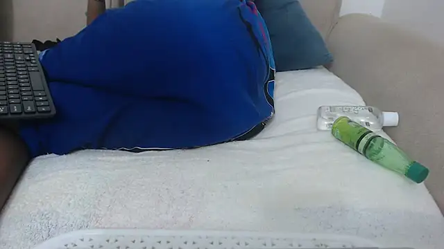 Florah23 online show from April 3, 2026, 10:19 pm