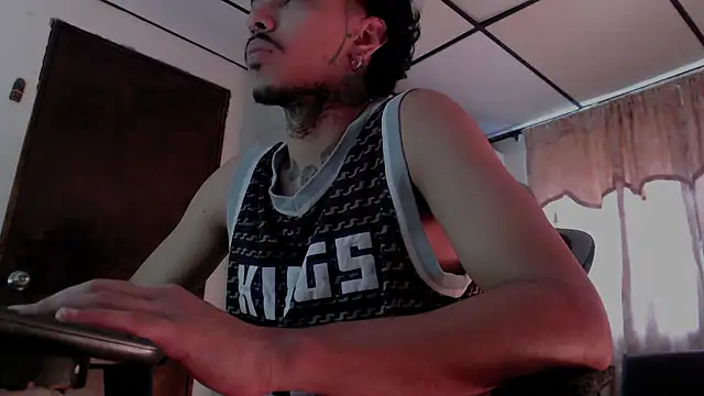 Snapshot of D3v1L88 chatting on February 8, 2026, 6:33 pm D3v1L88 online show from February 8, 2026, 6:33 pm