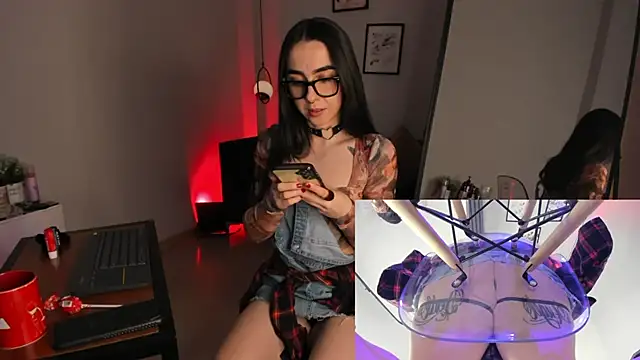 Luna tagliaferri online show from April 14, 2026, 7:09 pm