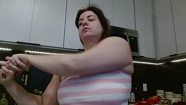 Snapshot of HazelSkyesChat chatting on February 19, 2026, 5:31 pm HazelSkyesChat online show from February 19, 2026, 5:31 pm