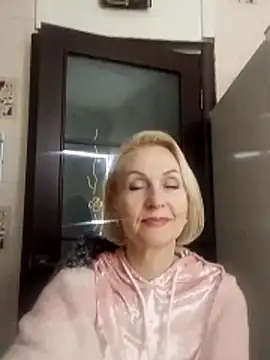 Snapshot of MichelleSolis chatting on February 3, 2026, 7:52 pm MichelleSolis online show from February 3, 2026, 7:52 pm